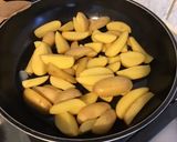 Une image de l'étape 2 de Pommes de terre sautées au saindoux et romarin.