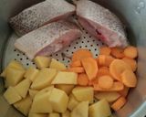 Foto langkah ke 2 dari resep Suir ikan kakap saos kecap.