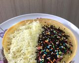 Foto langkah ke 5 dari resep Martabak Manis Personal (Tanpa Telur, Takaran Sendok).