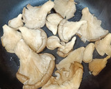 Foto del paso 3 de la receta: Coliflor al horno con langostinos en salsa oriental
