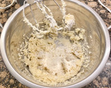 Foto del paso 3 de la receta: Tarta con peras en almíbar y crema de almendras “sin gluten “