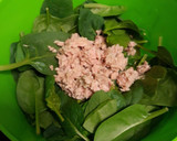Foto del paso 2 de la receta: Ensalada de espinacas frescas y piña