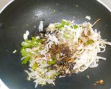 A picture of step 5 of Veg Hakka noodles.