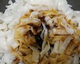 Foto langkah ke 3 dari resep Kwetiau Ayam Bakso Simple.
