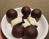 Foto del paso 9 de la receta: Como hacer decoraciones fáciles en chocolate para tortas