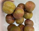 Hình bước làm 1 của món Mận Lắc Muối Xí Muội