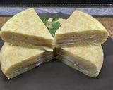 Foto del paso 4 de la receta: Tortilla de patatas rellena de jamón y queso