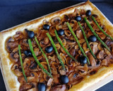 Foto del paso 9 de la receta: Hojaldre de champiñones con tomate y trigueros