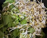Foto langkah ke 2 dari resep Tumis pokcoy tauge.