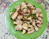 Foto langkah ke 7 dari resep Tumis Ayam daun jeruk.