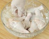 Foto langkah ke 3 dari resep Resep Ayam Goreng Bawang Putih & Nasi Daun Jeruk (Resep Devina Hermawan).
