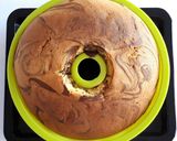 Foto langkah ke 12 dari resep Lemonade Marmer Cake with Chocolate Drip #beranibaking.