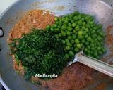 A picture of step 4 of Methi Matar Malai.