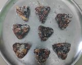 A picture of step 4 of Dry fruits heart.