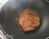 Foto del paso 1 de la receta: Sándwich de filetes adobados de lomo a la plancha con queso
