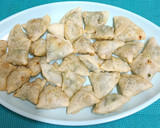 A picture of step 4 of Pop In The Mouth ----- Mini Spinach & Cheese Samosas with home-made spring roll wrapper.