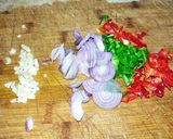Foto del paso 1 de la receta: Macarrón con chorizo ahumado, papa y zanahoria