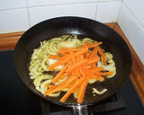 Foto del paso 2 de la receta: Bacalao salteado con nísperos