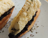 Foto del paso 9 de la receta: Pincho de cono de parmesano relleno de brandada y olivada