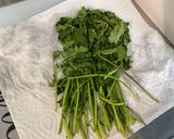 Une image de l'étape 4 de Bâtonnets de concombre sauce coriandre skyr moutarde et citron.