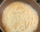 Hình bước làm 2 của món Mì Ý Carbonara - sốt kem và thịt heo hun khói Joselito