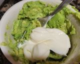 Foto del paso 4 de la receta: Aguacate con queso viejo tostado y espinacas