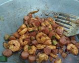 Foto langkah ke 3 dari resep Udang oseng campur sosis.