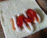 Foto langkah ke 2 dari resep Roti tawar sosis goreng.