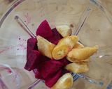 Foto langkah ke 1 dari resep Pinky Fresh Juice.