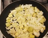 A picture of step 3 of Cheesy leek and spinach pasta.