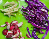 Foto del paso 4 de la receta: Milanesas de pollo (al horno) y ensalada crocante