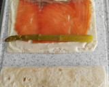 Foto del paso 4 de la receta: Rollitos de salmón y queso