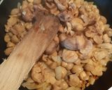 Une image de l'étape 5 de Pâtes complètes aux champignons et marrons.