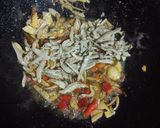 Foto langkah ke 3 dari resep Tumis pare ikan teri.