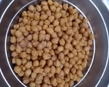 A picture of step 1 of Amritsari chole.