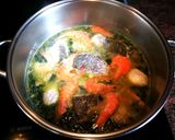 Foto del paso 3 de la receta Merluza y gambas con espinaca