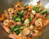 รูปขั้นตอนการทำที่ 6 ของ ผัดผักรวมกุ้งสดพริกหม่าล่า🦐🌶