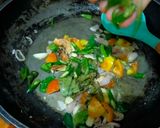 Foto langkah ke 4 dari resep Oseng Kikil Sapi.
