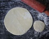 Foto langkah ke 5 dari resep Kulit Lumpia, metode gilas.