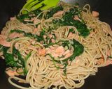 Foto langkah ke 5 dari resep Spaghetti salmon asap.