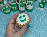 A picture of step 4 of Ready-made cupcakes with Fondant topper independence day theme.