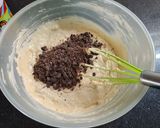 Foto del paso 4 de la receta: Budín de yogur con mantecol y chocolate