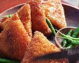 Foto langkah ke 5 dari resep Risol Rogout Segi Tiga.