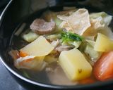 Foto langkah ke 5 dari resep Sayur Sop Bakso Kembang Tahu.