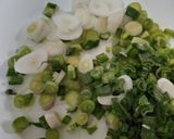 Foto del paso 1 de la receta: Salchichas al verdeo con Roquefort, acompañadas con arroz
