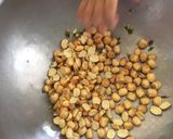 Hình bước làm 2 của món Canh giò heo hầm hạt sen