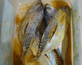 Foto langkah ke 1 dari resep Kembung Bumbu Kuning 3S.