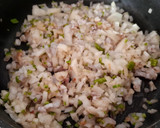 Foto del paso 5 de la receta: Cazuela de butifarra y calamares con pimiento escalivado