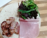 Foto del paso 2 de la receta: Tortilla wraps hack de bacon y queso (quesadillas)