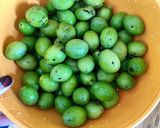 Hình bước làm 1 của món Canh gà ác hầm trám xanh